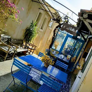  Couette-café Fa Mille Maison Bleue France